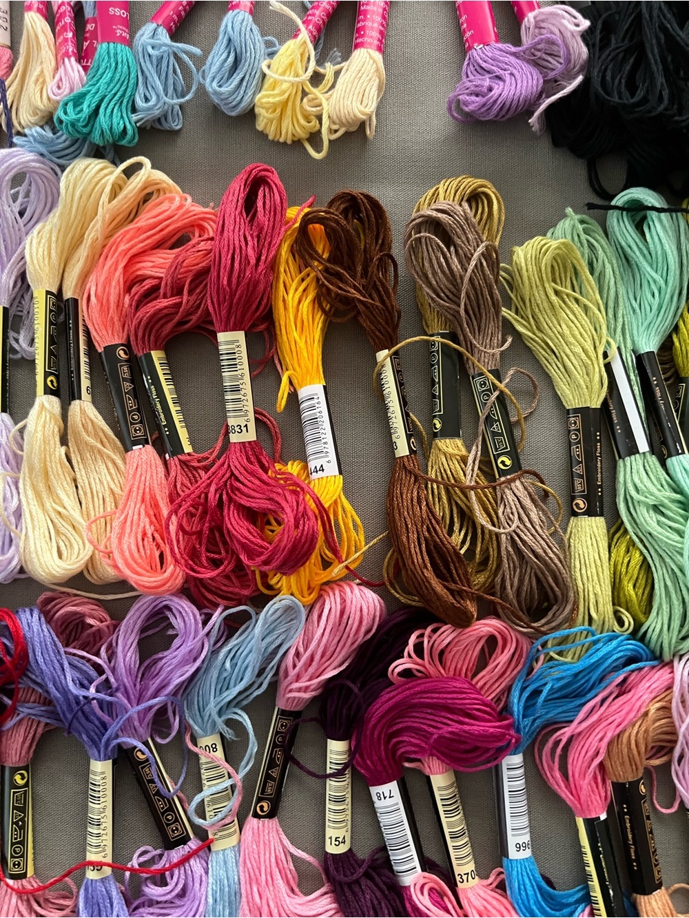 Assorted Embroidery Floss Collection Multi-Color Craft Threads 130+ - Picture 7 of 13